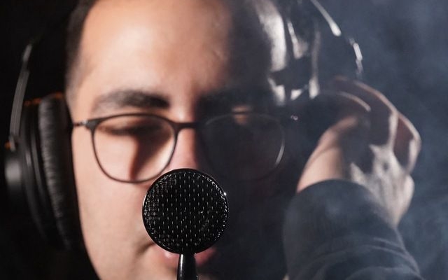 ادیت فایل های صوتی و تولید آثار صوتی در قالب پادکست و نریشن و ...