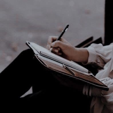 هرگونه متن و داستان رو با موضوعات مختلف در زمان کوتاه بنویسم.